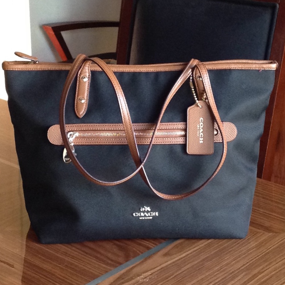 🍂💎🍂 Coach - Authentic 'Classic' Day Tote Bag